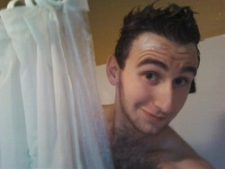 blogfrenzy: ijustfartedoops:  SHOWER SELFIE NO SHAME LMAO  yo come on only 2 notes including me? im naked. 