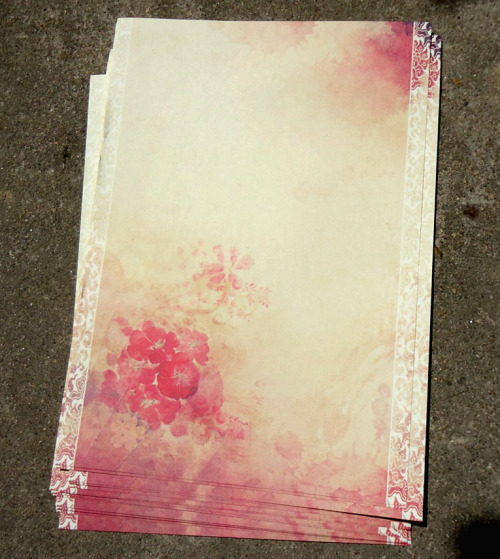 inkjadestudio: Chinese painting style letter-writing paper from 古风联盟礼品店 I have the lotus paper and I