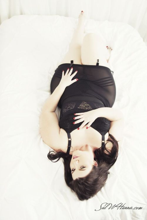 curvypinup:  Boudoir shoot