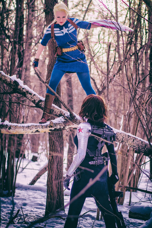 a-twins:  Captain America and Winter Soldier/Bucky cosplay.Captain America by Alexandra a.k.a. Daisy, Winter Soldier/Bucky by Evgenia a.k.a. mercury. (A-Twins a.k.a. близняхи)Photo by awesome Jiyouh: http://jiyouh.tumblr.com/Assistant - Vasya