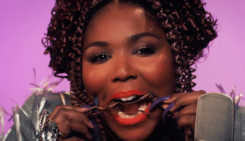 bit6:All of Lizzo’s iconic looks in JUICE!