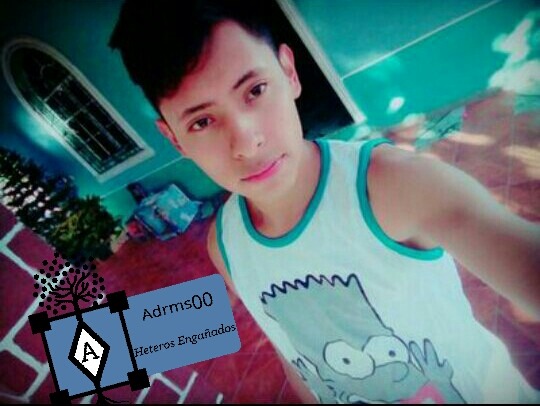 adrms00:  Andy Rico niño hetero 14 años Me encantaria chupar ese cepillo de dientes