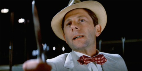 Chinatown (1974) dir. by Roman Polanski.Neonoir journalism, Nicholson with a nose plaster, Polanski 