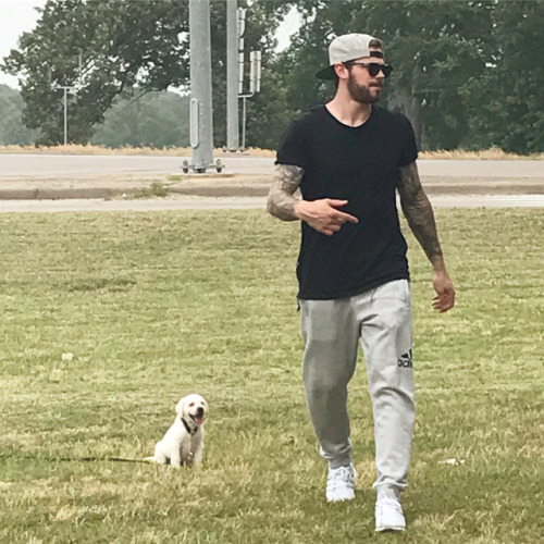 Tyler Seguin and his puppy, Gerry(Source: instagram.com/tseguin92)Link submitted by @eamestrousers