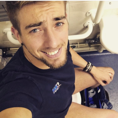 johnnyfeelgood20: Pooping