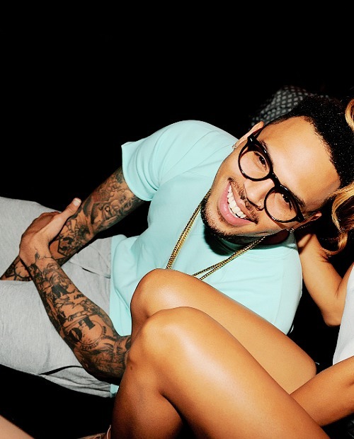 savvyifyanasty:  theattractiveboys:  Chris Brown  > look at my bae 