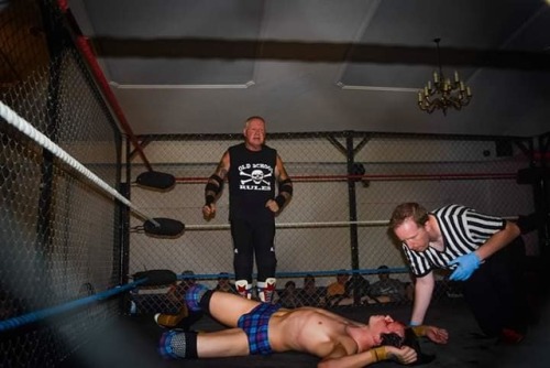 DANNY GOLD (JOBBER) DESTROYED  BY VETRON {HEEL) BOB BARRATT IN A HARDCORE CAGE MATCH LAST MONTH