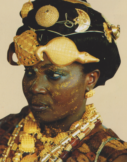 surra-de-bunda: A woman of the Adioukrou people of Africa’s Côte d’Ivoire wea