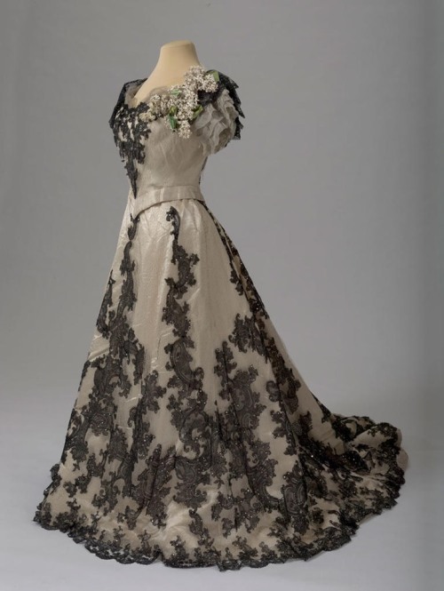 a-hulder:Evening and Ball gowns worn by Tsarina Alexandra Feodorovna, 1890s-1900s