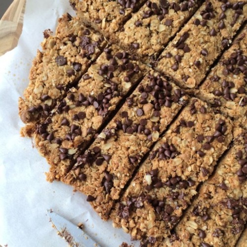 Gluten Free Peanut Butter & Chocolate Granola Bars 2 cups rolled oats (gluten free) 2/3 cup quin