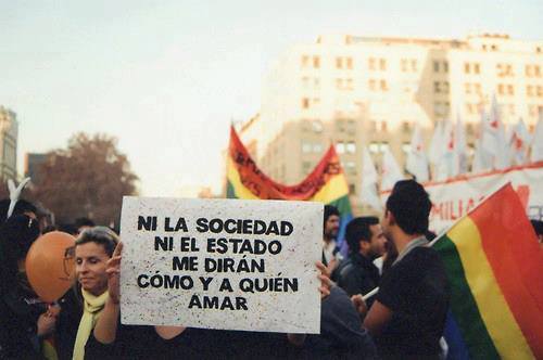 by-forever-young-things:  Ni la sociedad ni el estado me dirán como y a quién amar.  