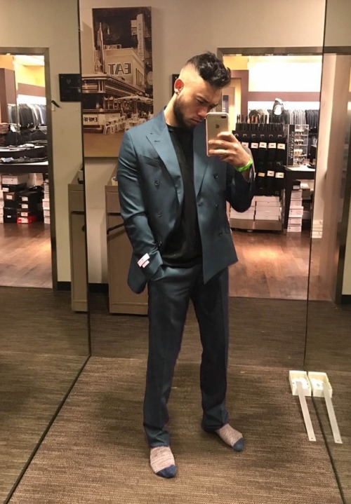 briannieh:shoppin for a suit for this wedding I’m going to in LA. Gotta get it tailored