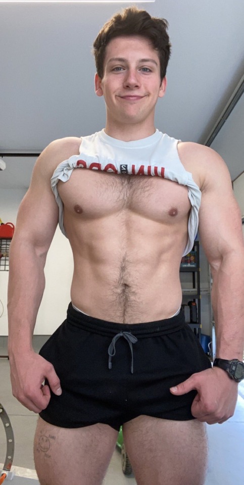 alpha-male-adoration:keepemgrowin:realmen4worship:&ldquo;So&hellip; do you think I look bigger?&rdquo;I’m 3 years younger than you “big bro” yet I’m taller, better looking and I’ve easily got 40kg on you! Look at the size of these biceps little