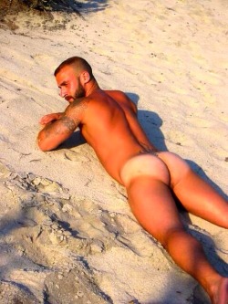 gaynudistcocks:  Be proud of your ass and show it in public: Exhibitionists have more fun in life!  http://gaynudistcocks.tumblr.com/
