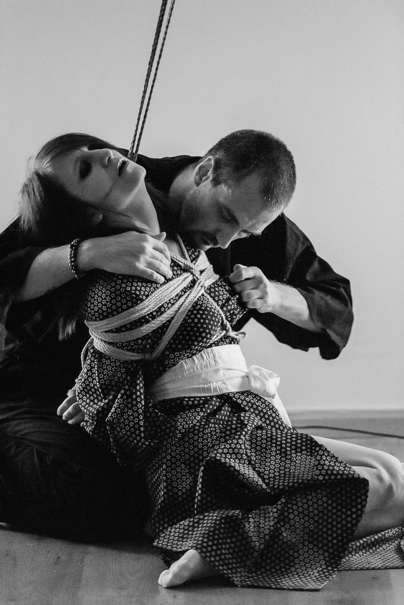 kinbakuluxuria:  Performing in Udine. Model Redsabbath, rigger Wildties​, Image