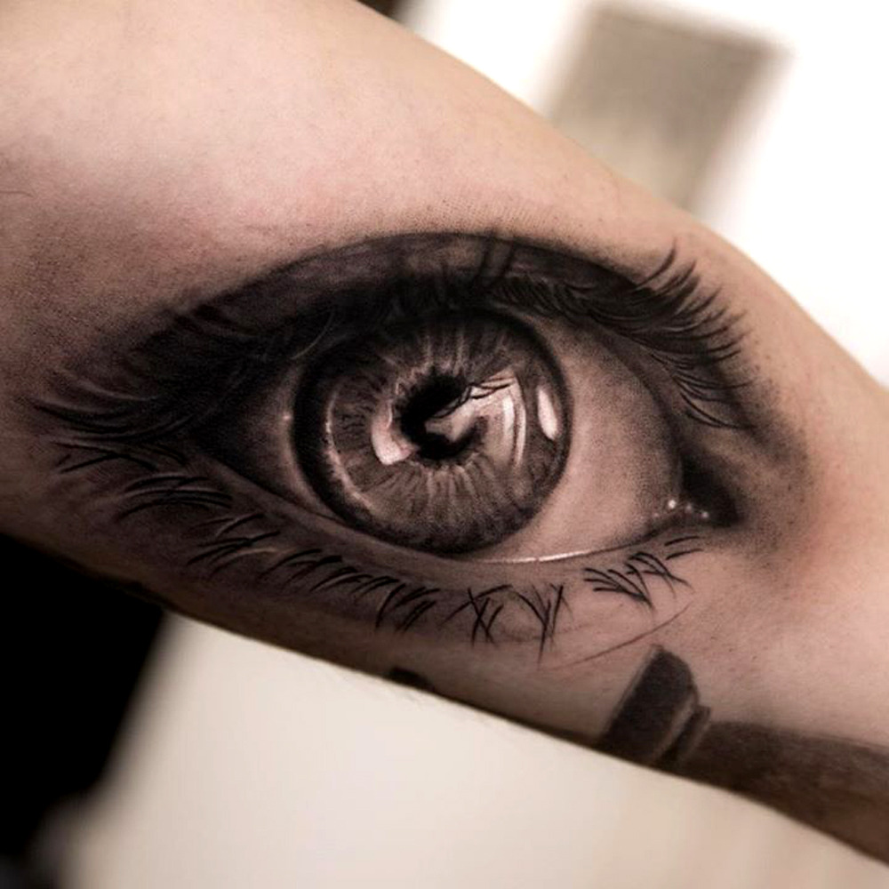 thievinggenius:  Tattoo done by Niki Norberg.