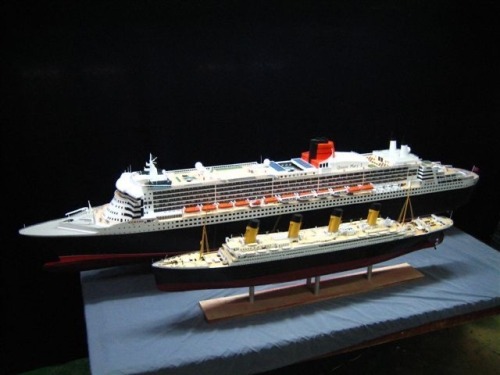 distresscalls: Same scale models of RMS Titanic and RMS Queen Mary 2. Titanic and her sisters, Olym