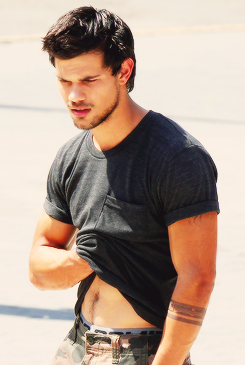 boysareus1:  Taylor Lautner 