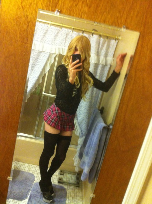 sissyprissy8:  sarahcdlondon:  cdsubslut:  breebabyxox:  : )   Just freakin hot. So jealous of how good she looks lol  She’s gorgeous xxx  I’d be a slave to anyone who gifts me dis outfit ;)