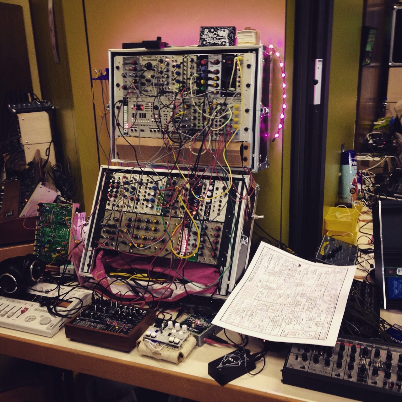 tuesdaynightmachines:  Some pictures from the “Happy Knobbing 2015” modular synth