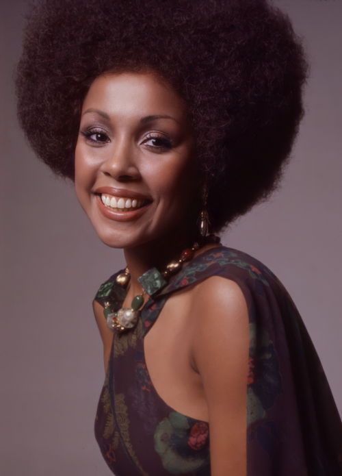 flyandfamousblackgirls:Diahann Carroll photographed by Anthony Barboza (1973). 