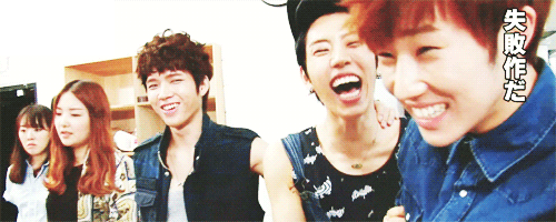 yuu-n:  r.king throwback ↳hyungline laughing at dongsaeng’s photoshoot pics 