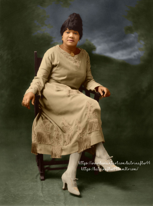 katrinaftw44:This is a colourization I did of a Black woman from Harlem, New York City, in 1920. I g