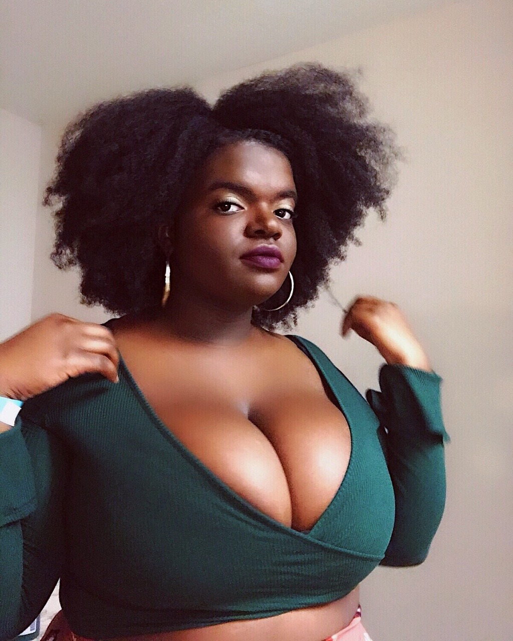 southernrenaissanceman:  blackfangirl:  Big hair , big boobs too pt.2   Instagram: