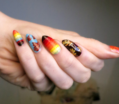 ladycrappo:poppingnails:I’m sure you all can recognise that these nails belong to the amazing ladycr