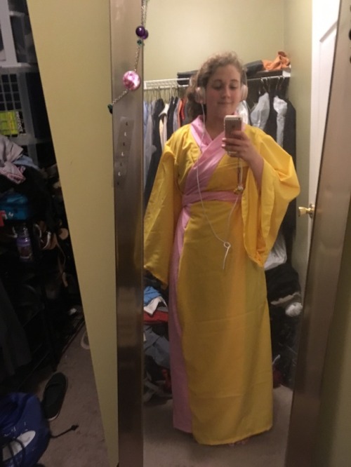 thecosplayerintheyukata: thecosplayerintheyukata: So, I wanna start making yukatas to sell the one i