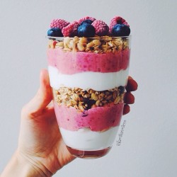 the-little-birdy:  amillionbillionmiles:  Raspberry breakfast parfait: skyr/greek yoghurt, raspberry smoothie and honey muesli topped with raspberries and blueberries 👌 Instagram: amillionmiless  Q’d 