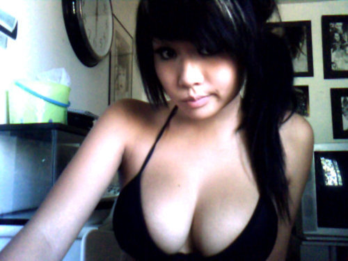 everyoneloveasiangirls:  More Sexy Asian Girls!!!  Nice breasts