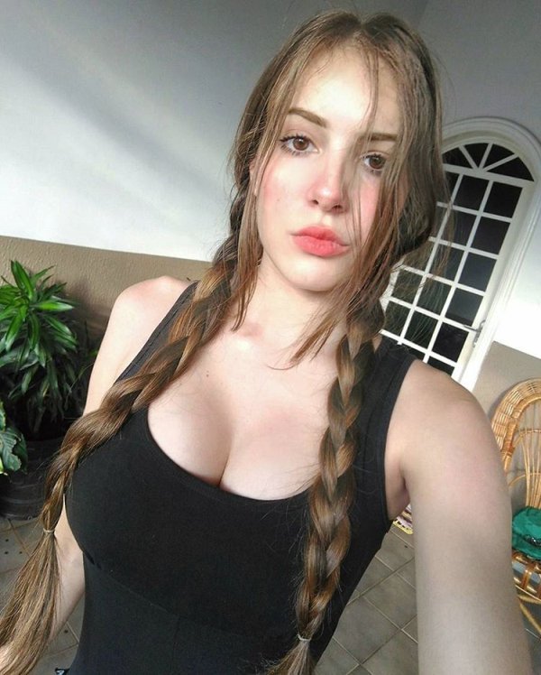 strayowl:    Jhulia Pimentel