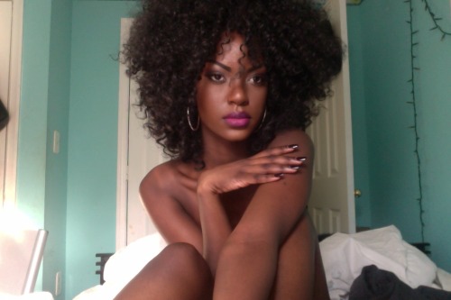 thefakerihanna:  Today i fell inlove with my skin all over again… thank you #blackoutday