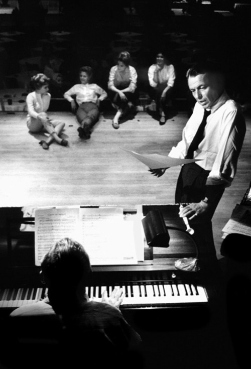 the60sbazaar:Frank Sinatra in rehearsal at the Sands Hotel (Las Vegas, 1960)
