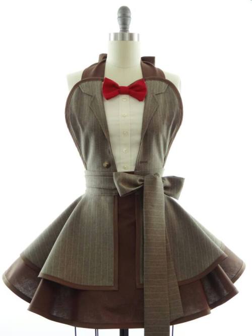 fortheloveoftrenchcoats:sexloveandnerdystuff: geekpinata:Adorable geeky aprons from Bambino Amore.Sp