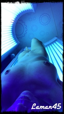 laman45:  Tanning bed selfies 😜