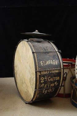 wtfdrums:  old french drum 