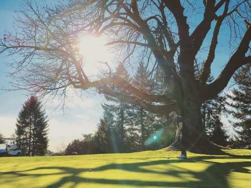 A nice day for a consultation on the golf course. ⛳️ Partners love our flexible packages, soaking up