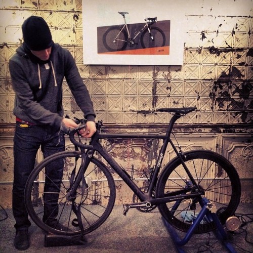 Mike fitting a minty murdered out #Lightweight #Urgestalt in our studio this morning. #webelieveinno