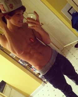 conmansagger:  Sagging/cute guy on instagram