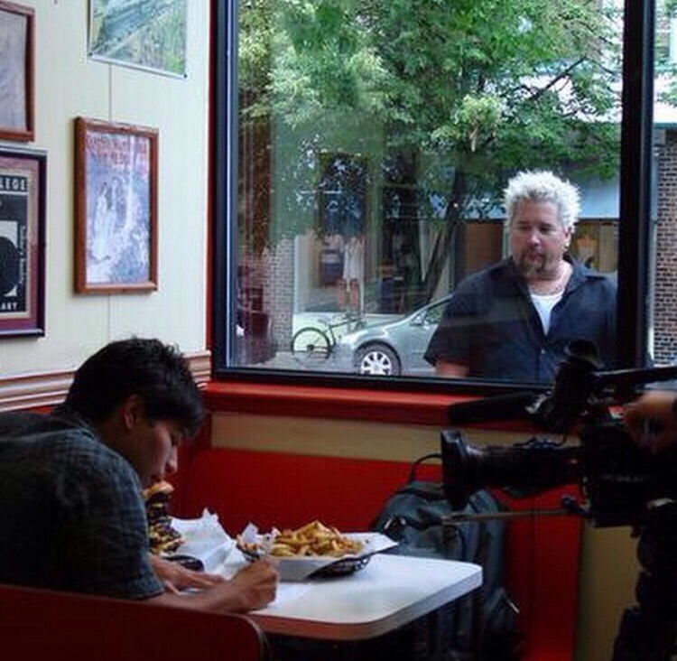 picsthatmakeyougohmm: hmmm I sense a new meme developing: Food asshole is watching