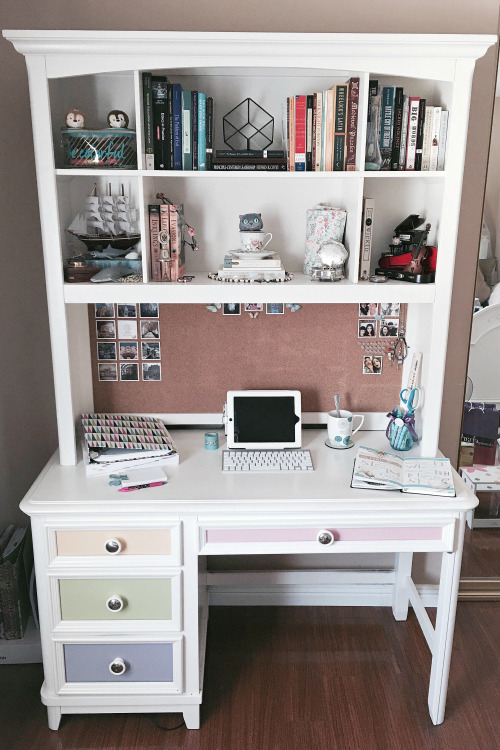 trufflesome:  trufflesome: 08.22.16 || I don’t think I ever posted a picture of my desk. 