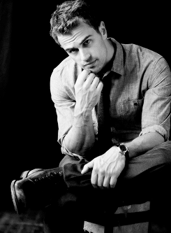 divergencedaily:  Theo James for Vanity Fair