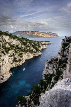 ata-raxie:  Castelviel by Mehdi Cherfaoui Calanque