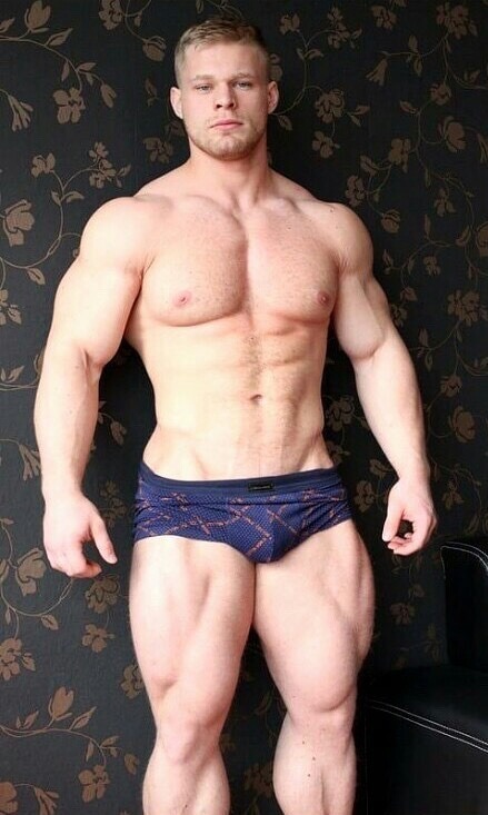 mouthwatering-men:  