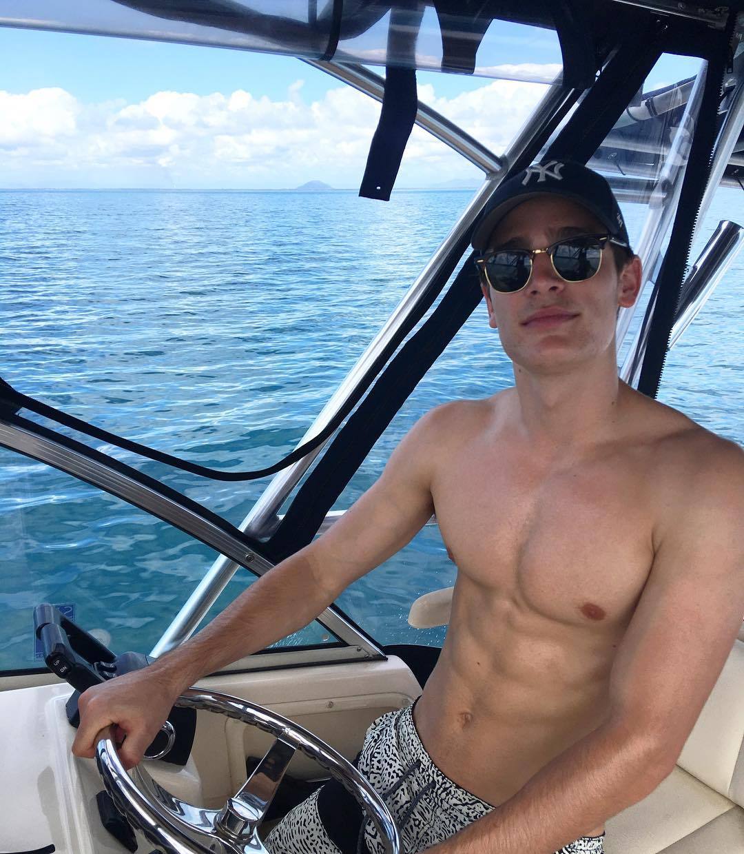Hot bois that turn me on!