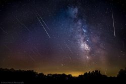 space-pics:  A Perseid Milky Wayhttp://space-pics.tumblr.com/ source:http://imgur.com/r/space/PU5PCHS   SPACE IS FUCKING COOL
