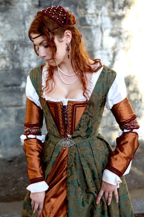 1490s Florentine in copper silk and green brocade by Samantha Reckford, modeled by artist