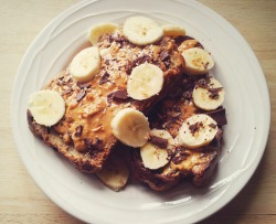 goalstopursue:Banana bread french toast with crunchy peanut butter, dark chocolate, banana slices and coconut